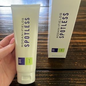 ✨BRAND NEW✨ Spotless Daily Acne Wash